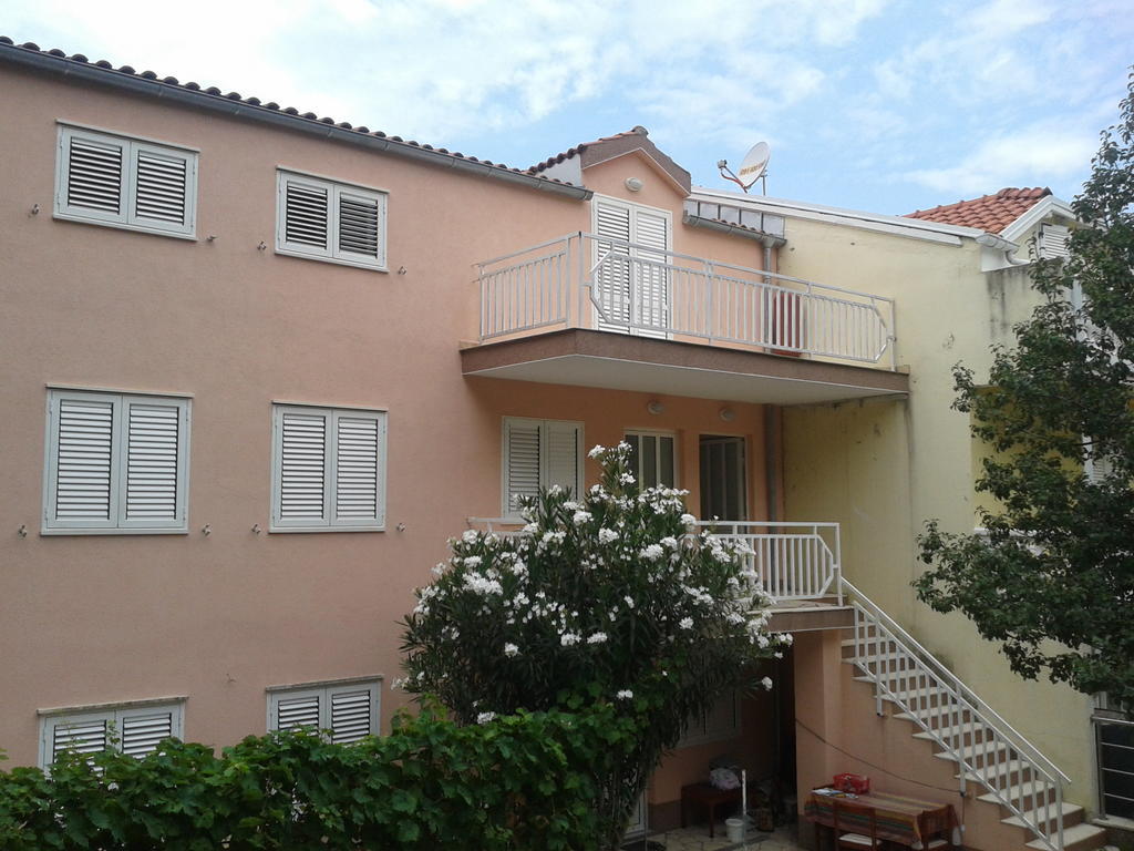 Apartments Loncarevic สลาโน ภายนอก รูปภาพ