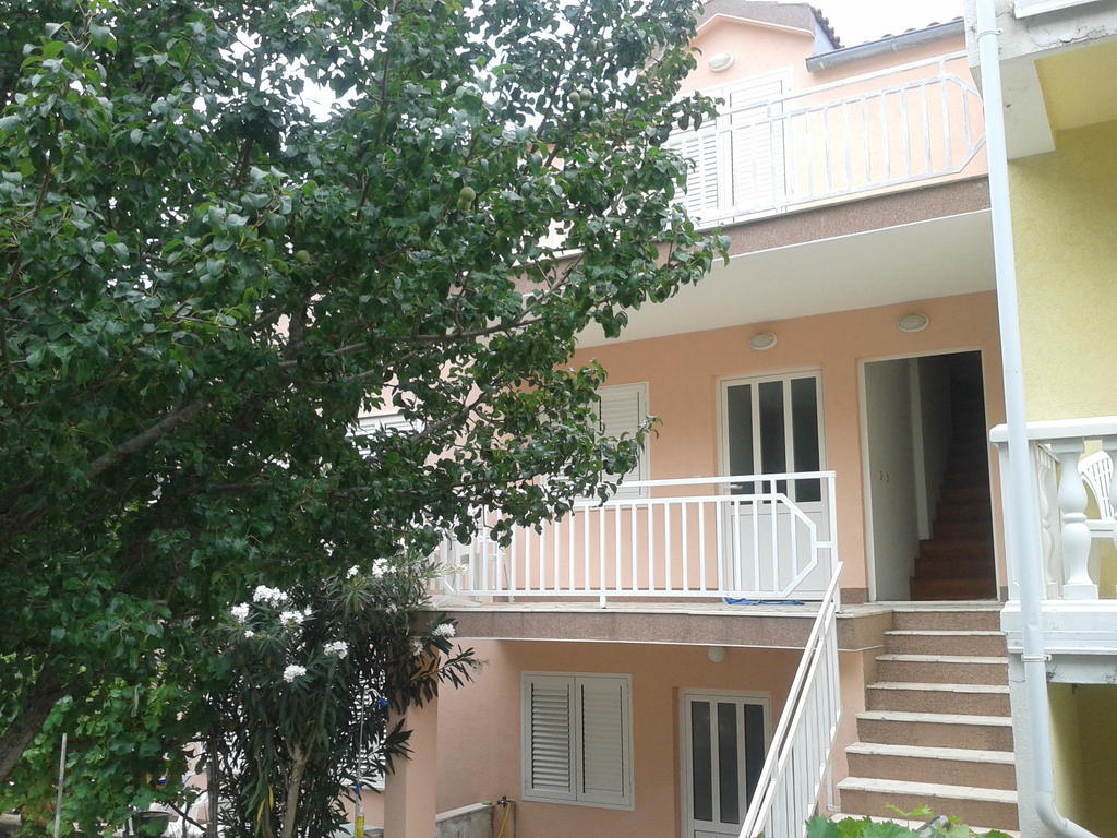 Apartments Loncarevic สลาโน ภายนอก รูปภาพ